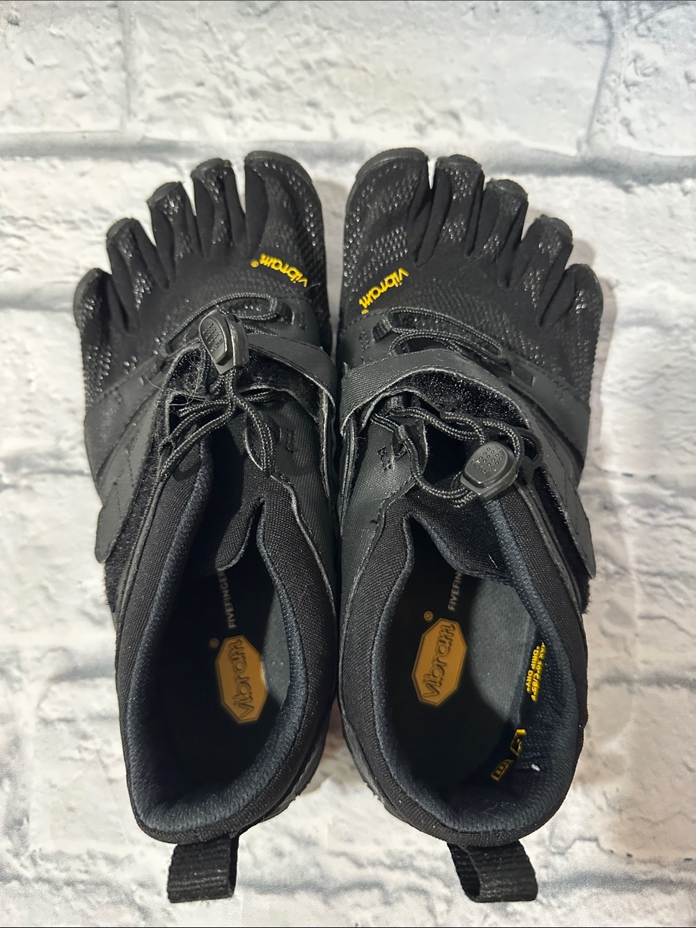 Vibram Fivefingers Black Five-Toe Athletic Shoes with Toggle Lacing Size 7.5-8